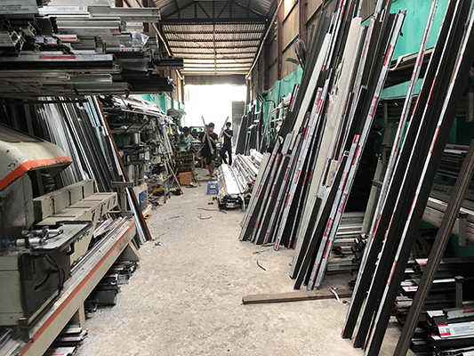 xuong san xuat nhom kinh 0 533x400 1